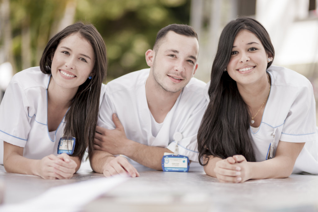 Help 90 young Colombians become nurse technicians