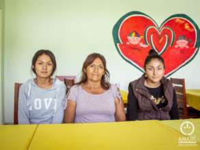 Juliana, her mother and sister