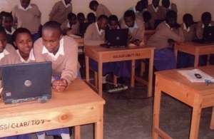 Tanzanian Students on Computers