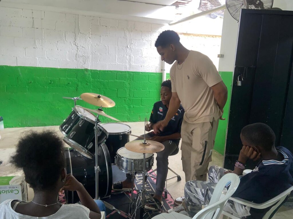 Offer Hope for 300 Youth in the Dominican Republic