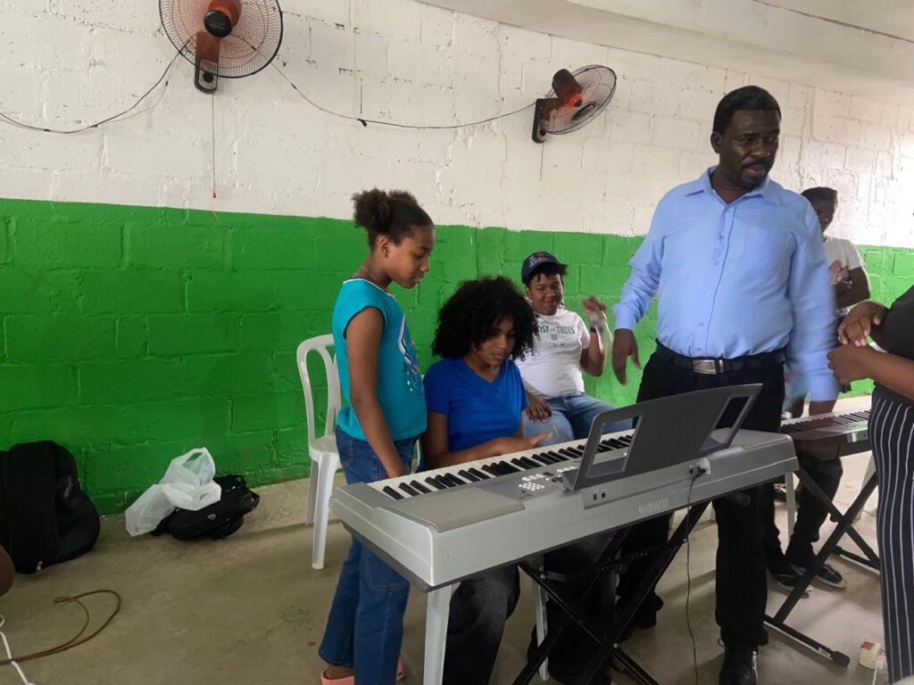 Offer Hope for 300 Youth in the Dominican Republic