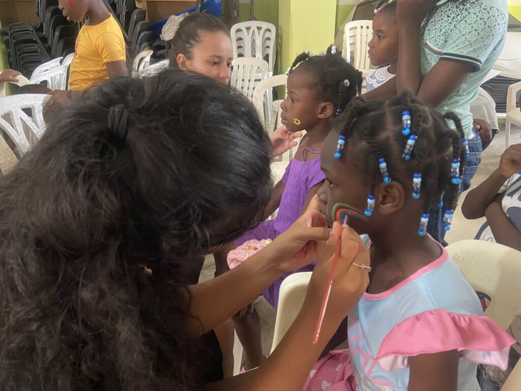 Offer Hope for 300 Youth in the Dominican Republic