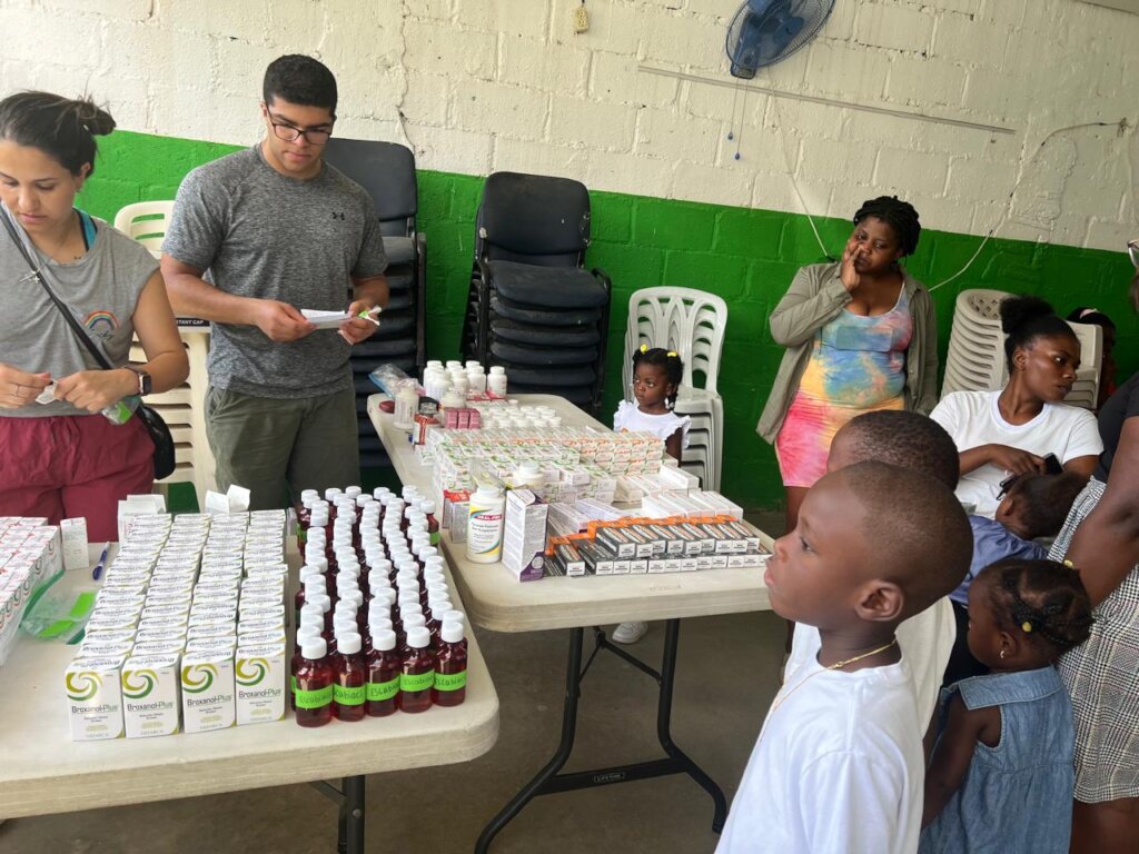 Offer Hope for 300 Youth in the Dominican Republic