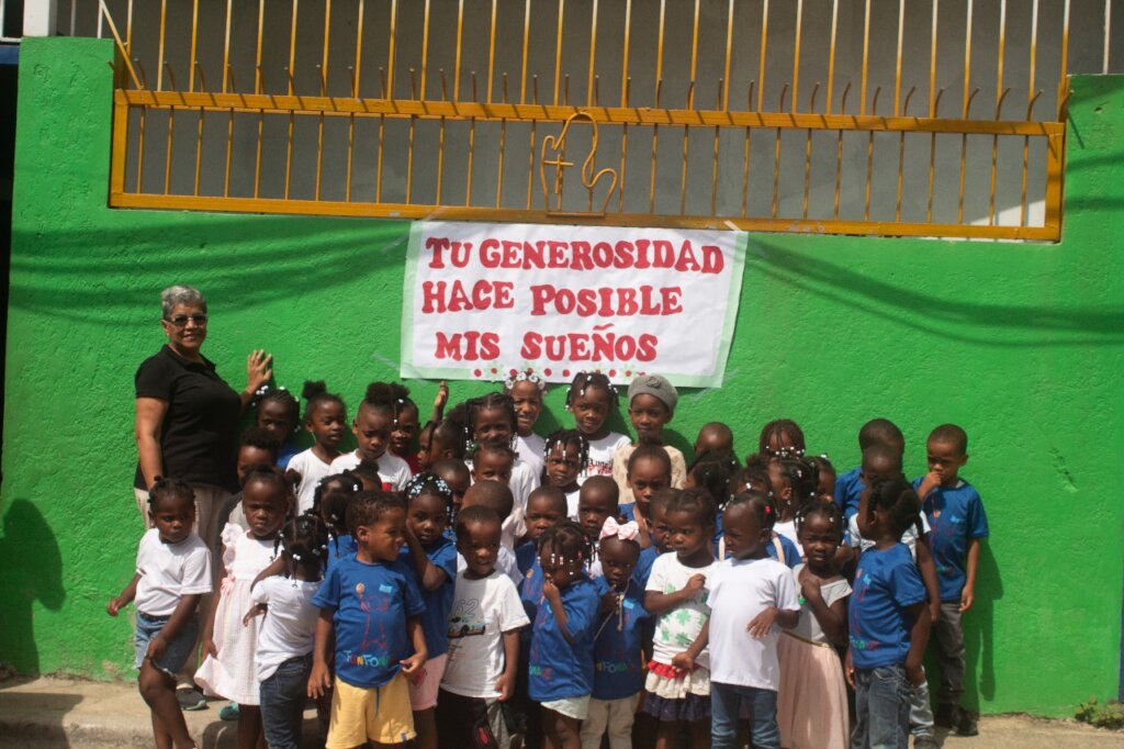 Offer Hope for 300 Youth in the Dominican Republic