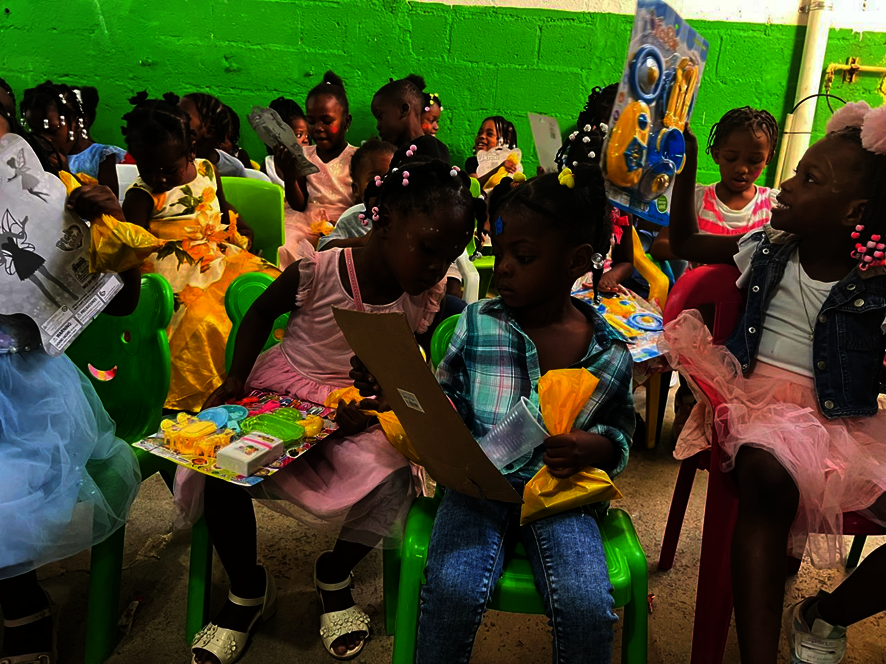 Offer Hope for 300 Youth in the Dominican Republic