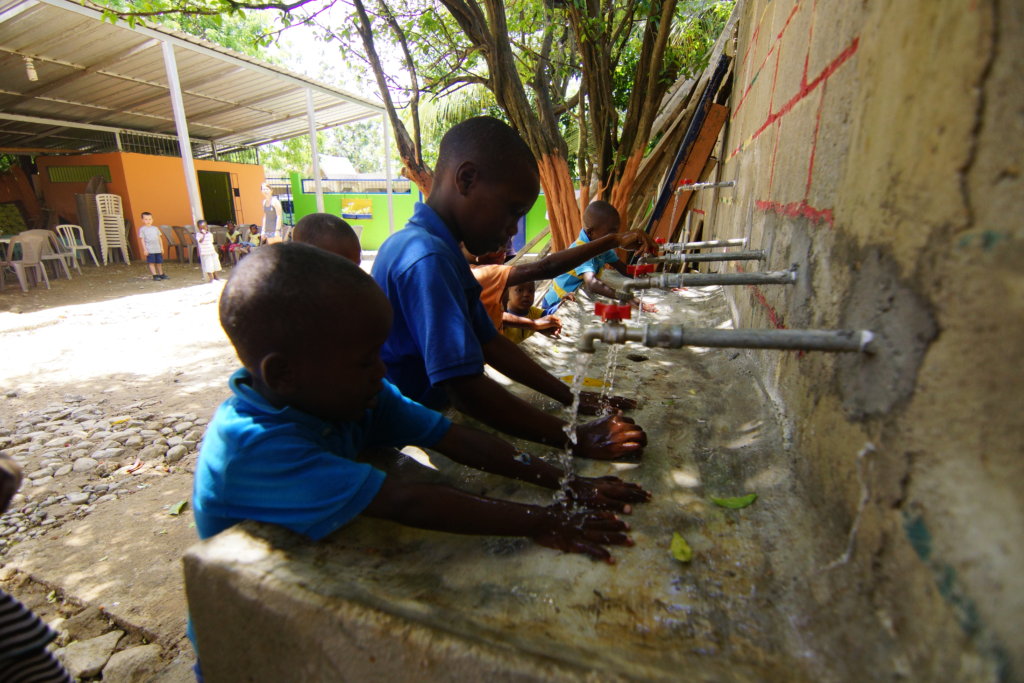 Offer Hope for 300 Youth in the Dominican Republic