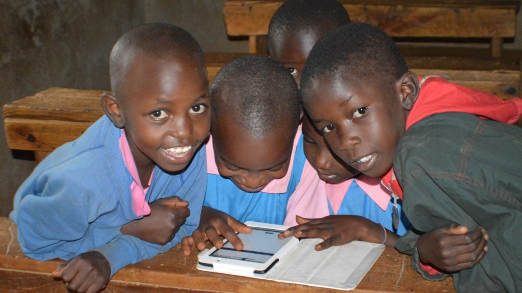 Use tablets to support communities in rural Kenya