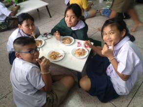 Children eating at FRC