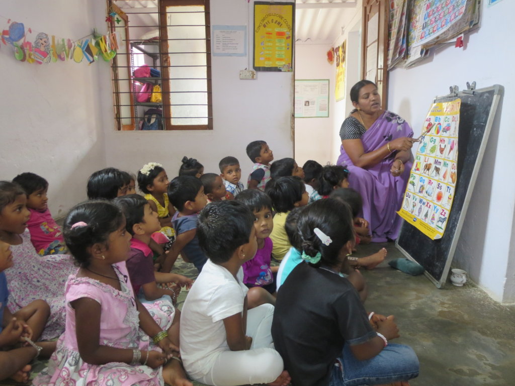 Support and educate 400 slum children in Bangalore