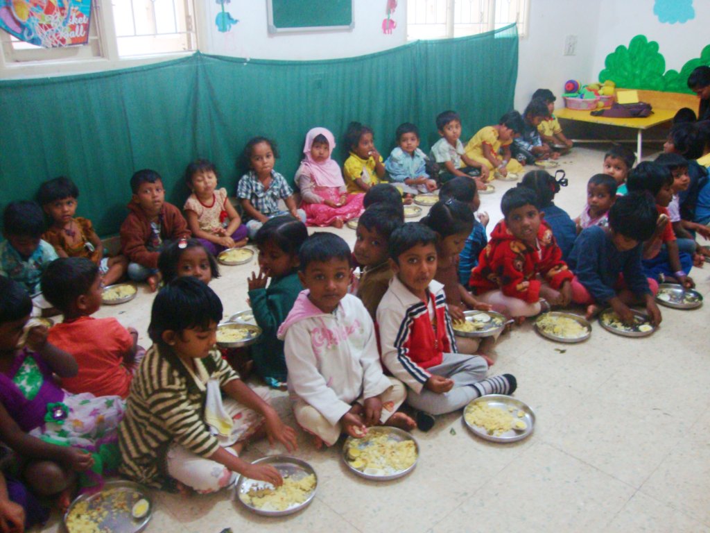 Support and educate 400 slum children in Bangalore