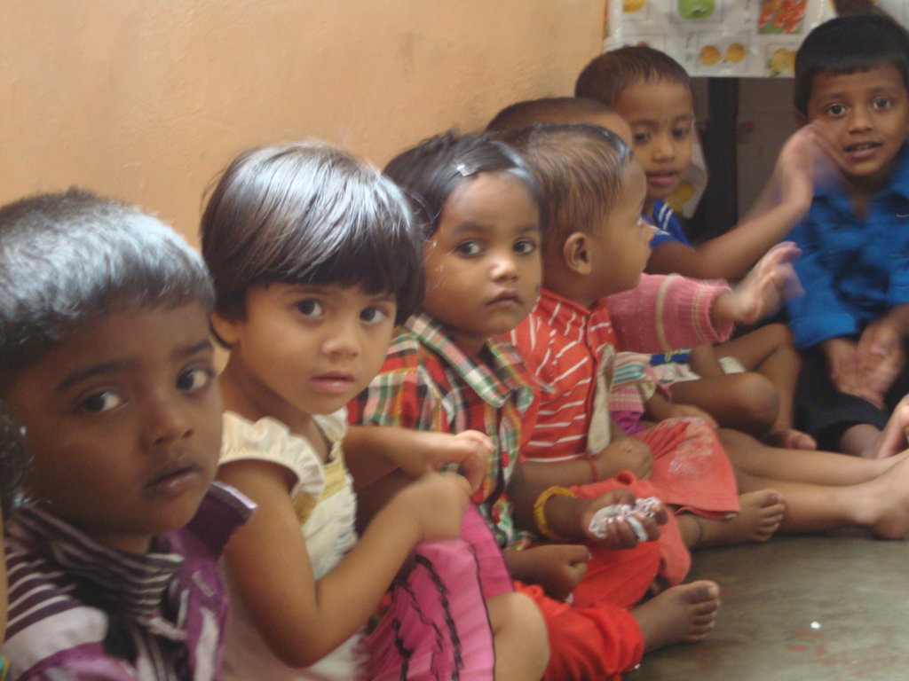 Support and educate 400 slum children in Bangalore