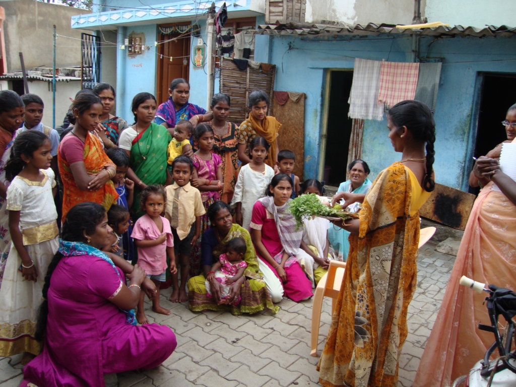 Support and educate 400 slum children in Bangalore