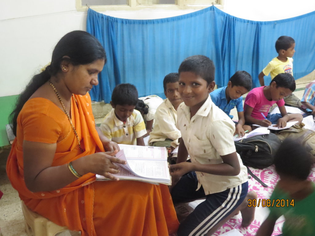 Support and educate 400 slum children in Bangalore