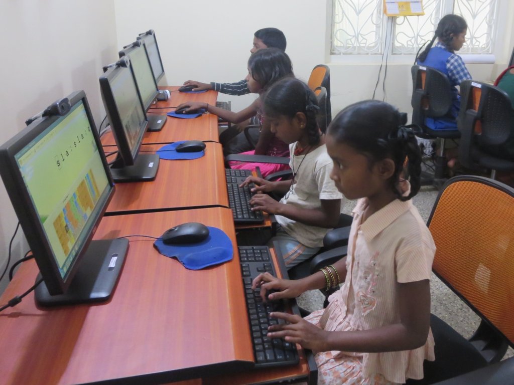 Support and educate 400 slum children in Bangalore