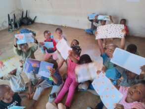 Children reading boks