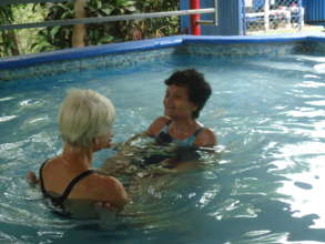 first try with Loyda being in the swimmingpool!