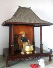 PanjiMargono, a Javanese hero in a Chinese temple.