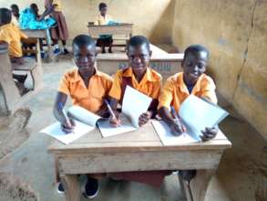 Ntawan (boy), Baatum (middle) and Lunyan in class