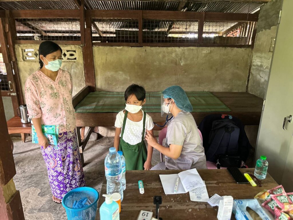 medical doctor conducting an examination