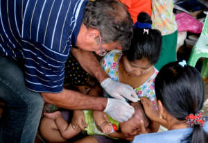 Doctor operating on a child at risk of meningitis