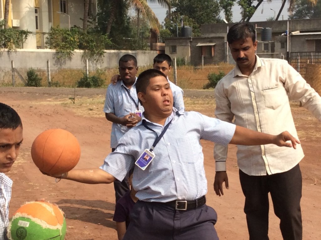 Rehabilitate 250 disabled children in India