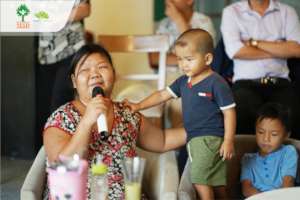 Ms. Linh - Bao's mother sharing at the workshop