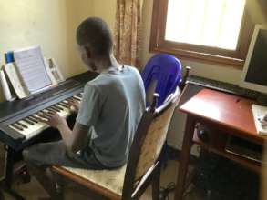 Akena having a piano lesson via Zoom