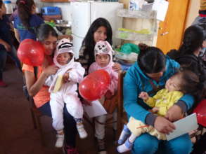 Gaby, Ariana and Luz Daniela with their moms