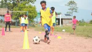 Dribble the ball through cone gates