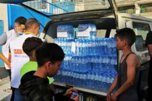 Drinking water, food & hygiene kits for shelters