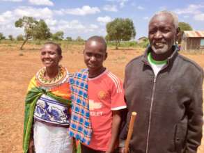 Our beneficiary Tanapa with his parents