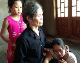 Mrs An and her daughter Thuy (right)