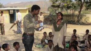 Gehna is learning through Educate Girls' GKP kits