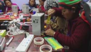 Technicians learn to repair home lighting sets