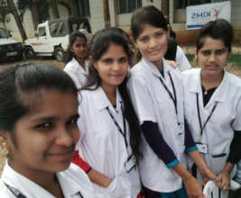 Roja and her classmates.