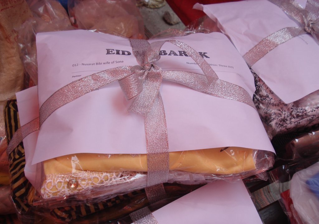 New clothes on Eid for 200 children in Pakistan