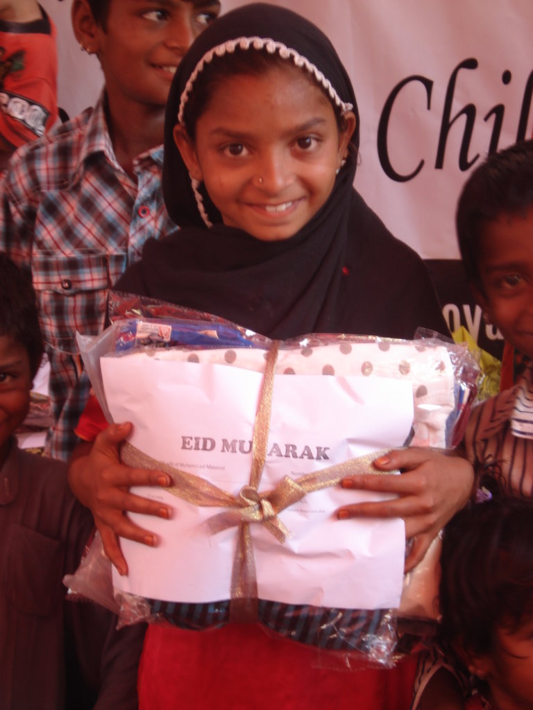 New clothes on Eid for 200 children in Pakistan