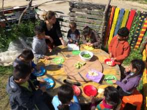 Preparing a nutritious meal together at Pikpa