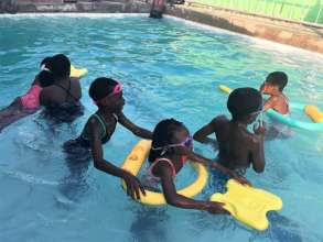 Our experienced kids support the new ones to swim
