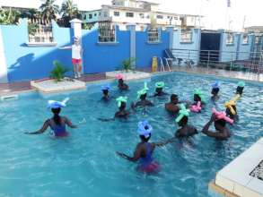 A little aqua fitness led by a foreign volunteer