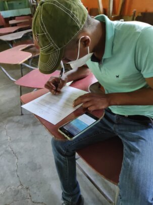 Father signing so daughter can take tablet home.