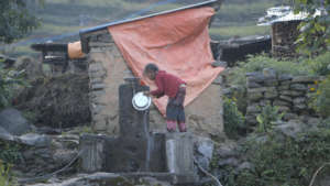 Child washing pots in Mambu village
