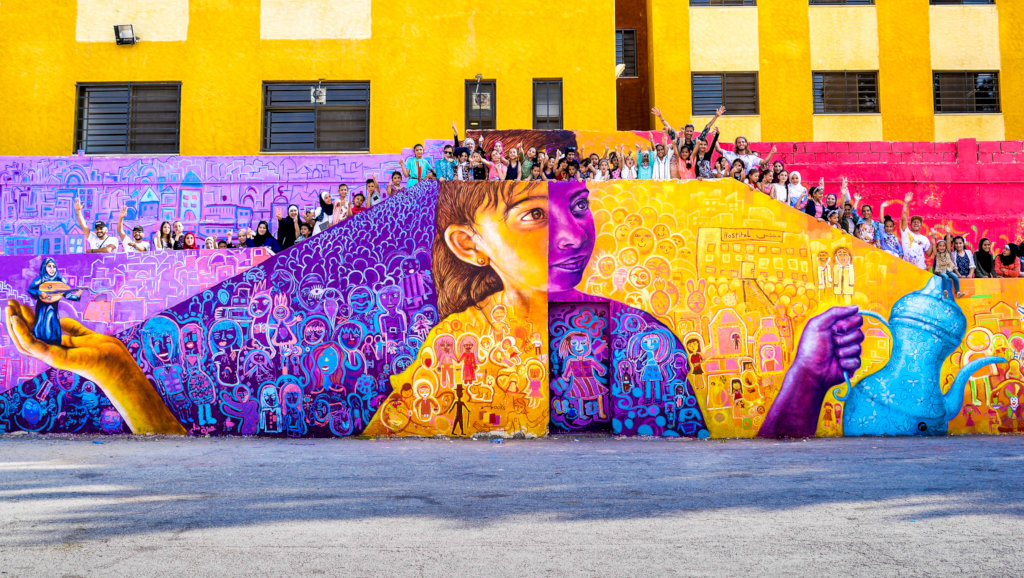 Paint murals with 300 Syrian Refugee children