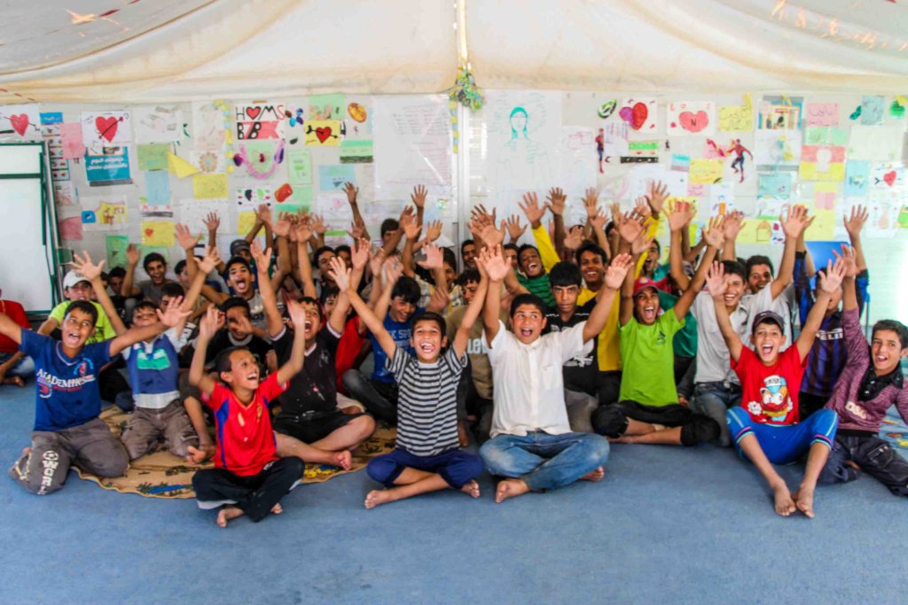 Paint murals with 300 Syrian Refugee children