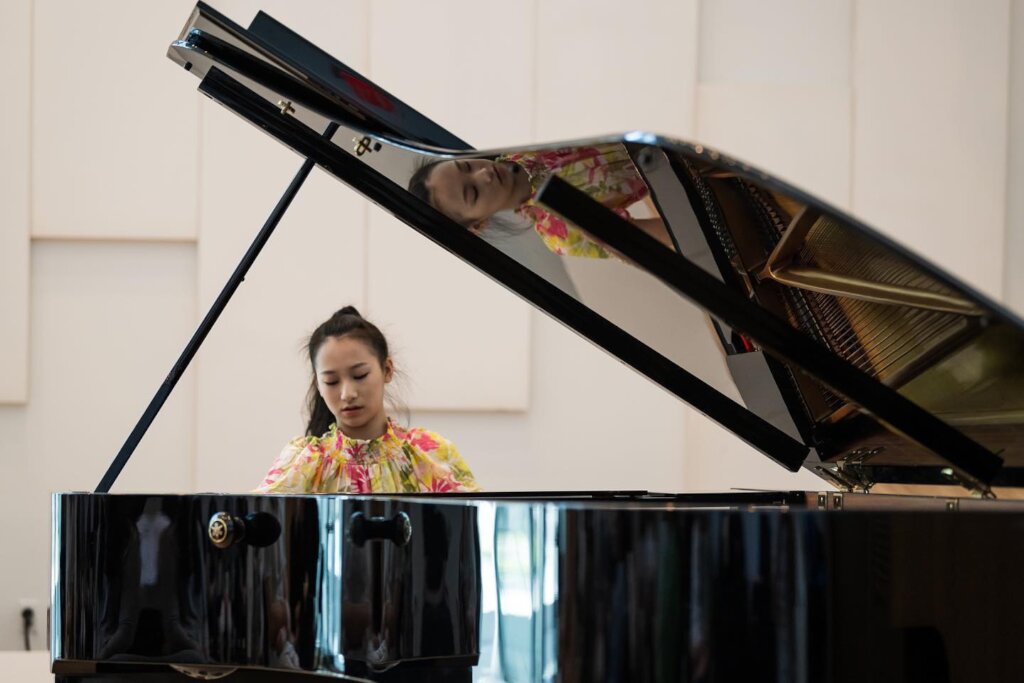 Harmony Zhu, class with Gerard Schwarz