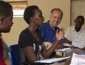 Dennis Hanno with Entrepreneurship students