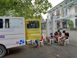 Actual KalyEskwela session on the streets of Manil
