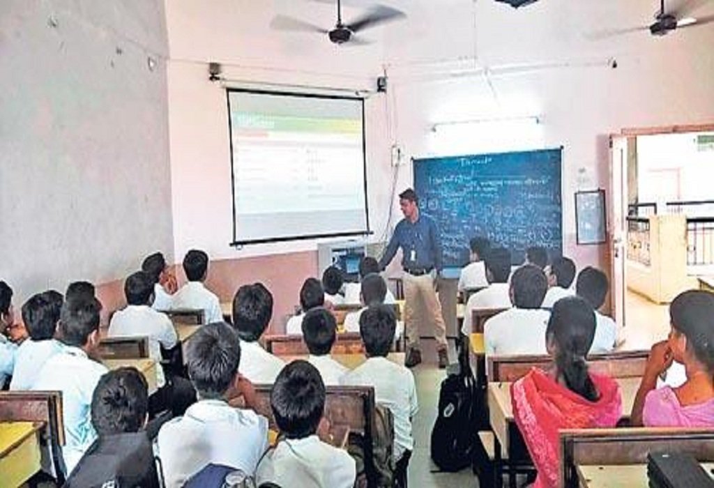 Provide Smart Classes In 50 Govt Schools in India