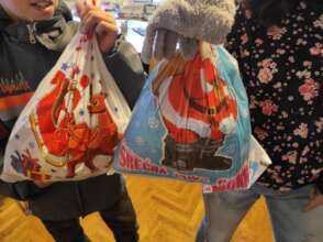 New Year's gifts for street children (3)