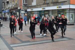 One Billion Rising - Break the Chain Dance